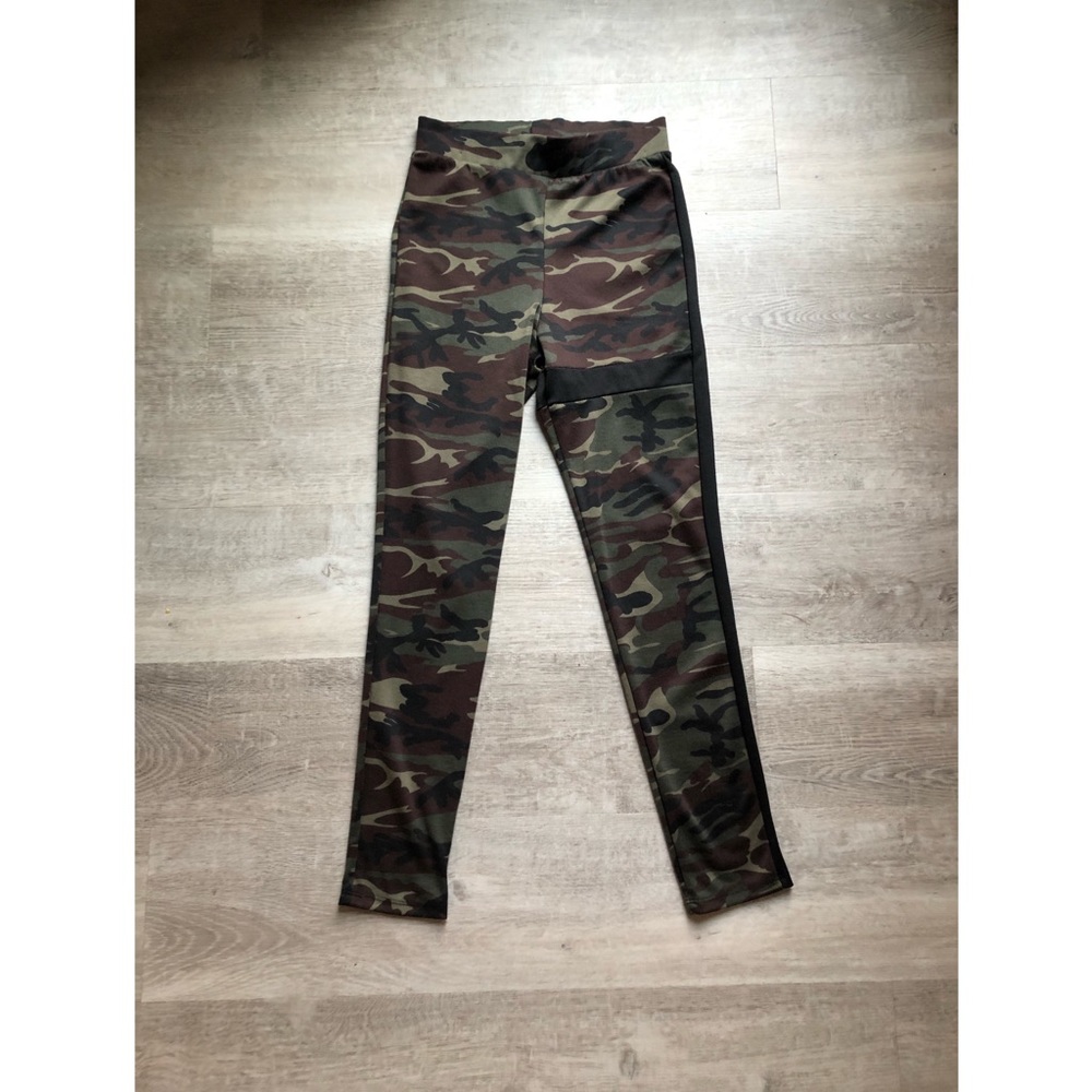 Honey Bum camo leggings size M